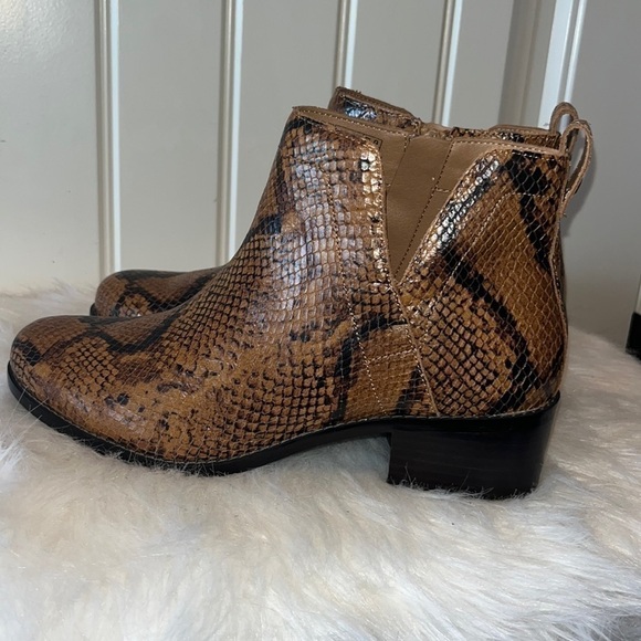 VIONIC Clara Ankle Boot embossed leather tan snake print ankle bootie size 7.5 - Picture 1 of 14